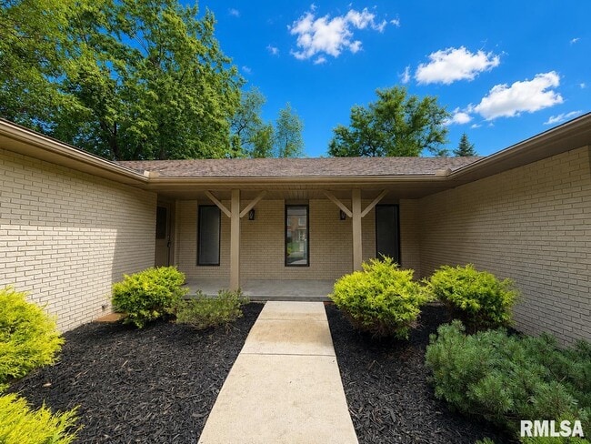 Building Photo - 122 W Morningside Dr