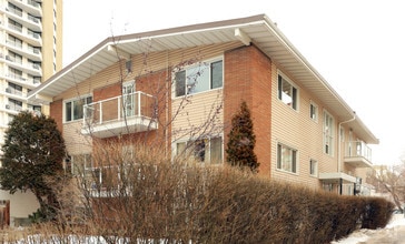 Building Photo - Laurentian