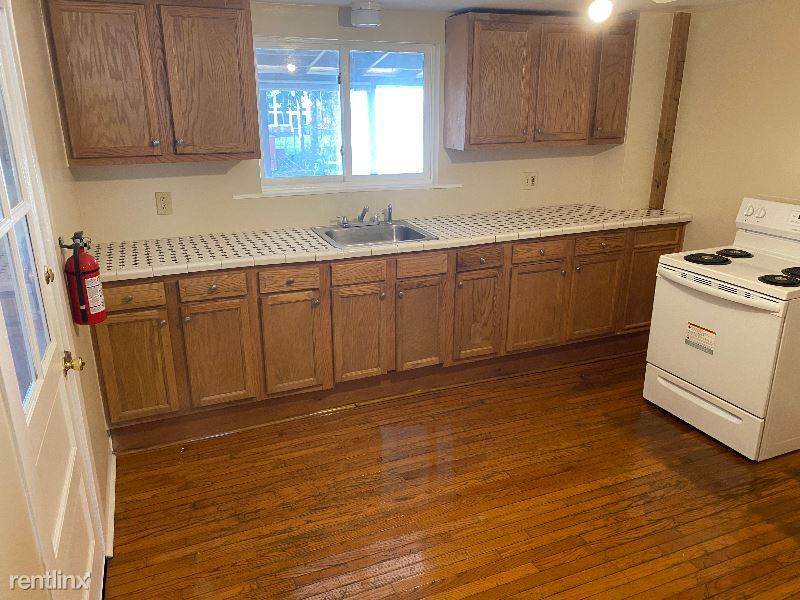 Foto principal - 3 br, 1 bath Townhome - 529 Church St