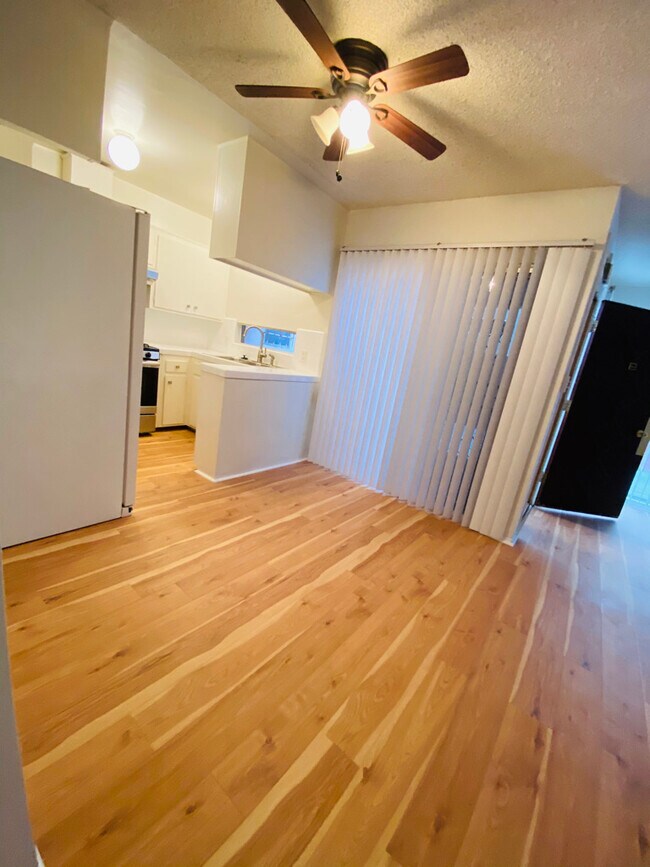 dining area - 1542 Hi Point St