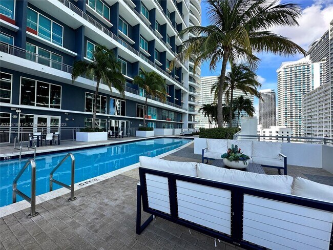 Foto del edificio - 60 SW 13th St