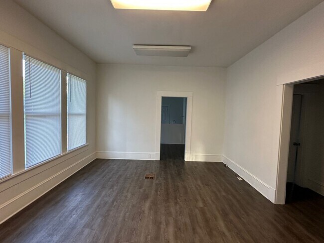 Foto del edificio - Highland Charming 3-Bedroom 2-bathroom Hom...