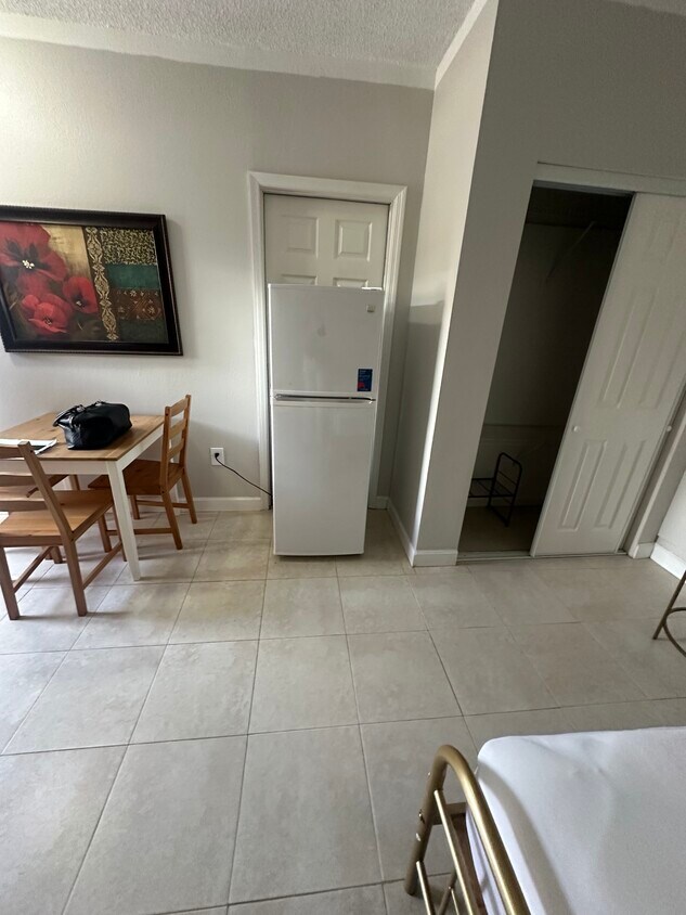 Foto del edificio - 9710 NW 24th Ct