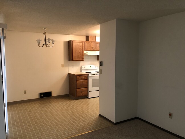 Building Photo - 505 E Wright Ave