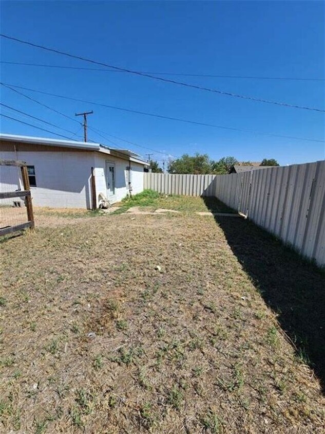 Building Photo - 2706 Delano B