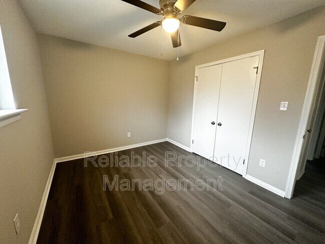 Foto del edificio - 430 S Smith St