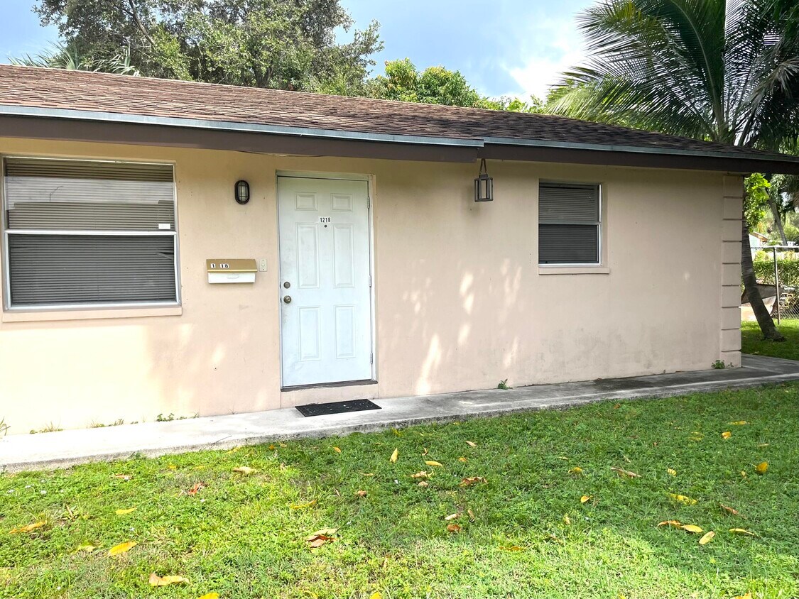1216 Worthington St, West Palm Beach, FL 33401 Townhome Rentals in West Palm Beach FL