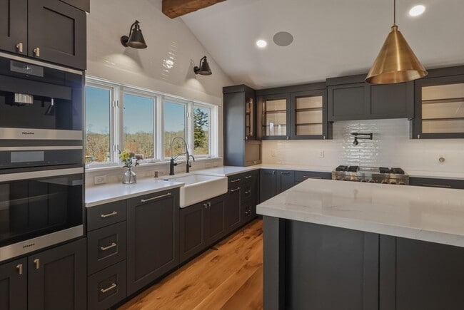 Building Photo - 235 Brook St