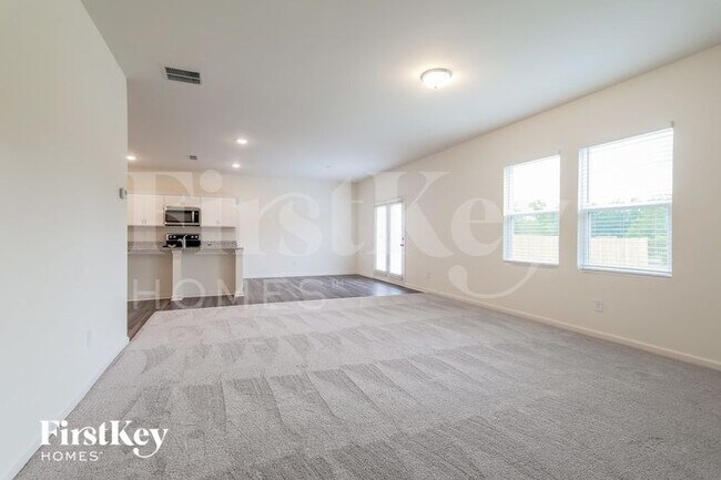 Foto del edificio - 135 Knightsbridge Ln