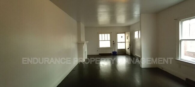 Foto del edificio - 46-48 Pinehurst Ave