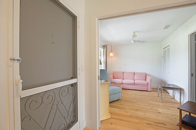 Building Photo - 1030 Silk Oak Terrace