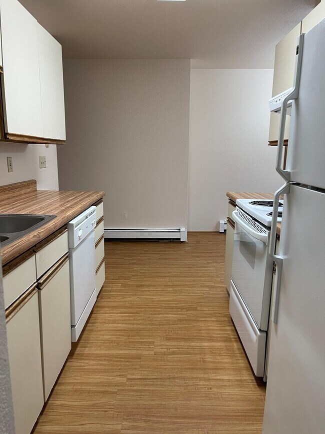 Building Photo - 3560 W Dimond Blvd