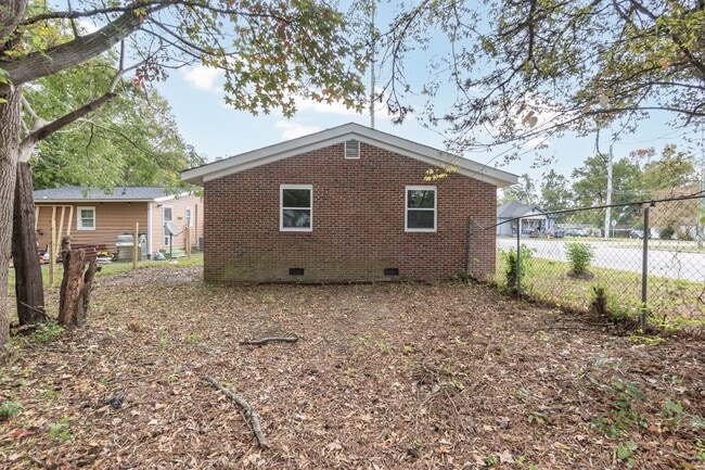 Building Photo - Beautiful Single Family Home!