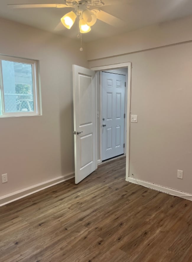 Building Photo - 607 S Fir Ave