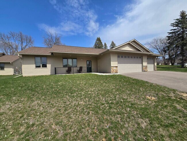 Building Photo - 171 W Cemetery Rd