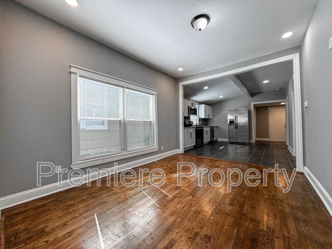 Building Photo - 627 Tenny Ave
