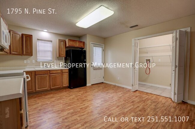 Building Photo - 2bd/2ba Duplex available now