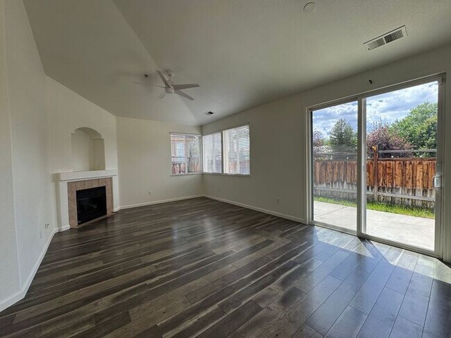 Foto del edificio - 3 Bed , 2 Bath in Wingfield Springs!