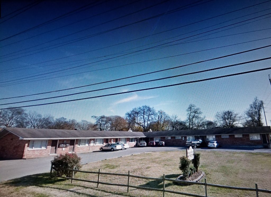 Hickory House - Hickory House Apartments