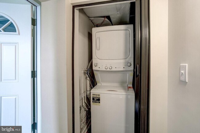 Foto del edificio - 300 S Conkling St