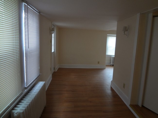 Building Photo - 5 S Marion Ave