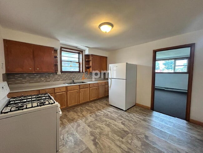 Building Photo - 1319 W 151st St