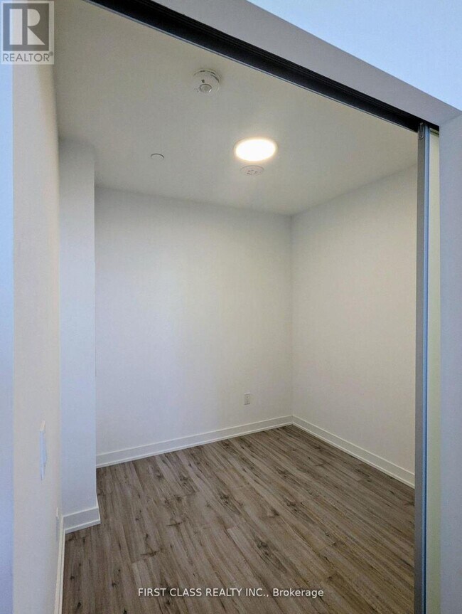 Photo du bâtiment - 252 Church St