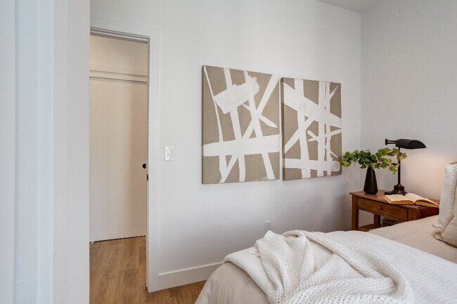 Photo du bâtiment - Modern 3-Bedroom Townhomes in Capitol Hill | $2,550/Month | Pet-Friendly