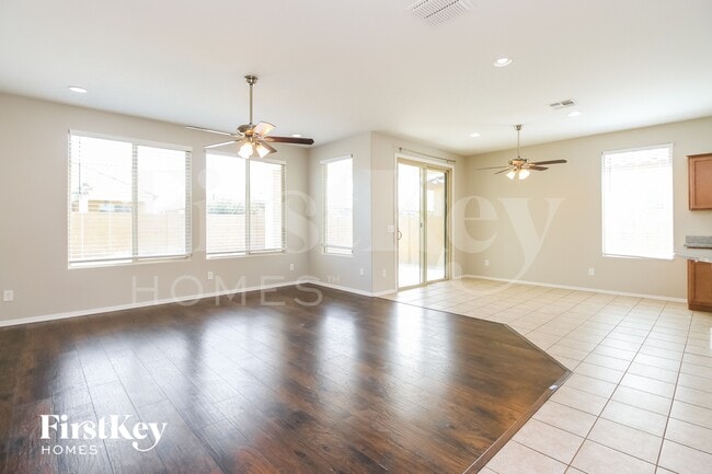 Building Photo - 925 W Danish Red Trail