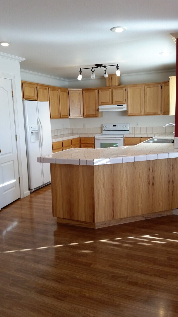 Building Photo - Luxurious 3 Bedroom Home Near Fernley Golf...