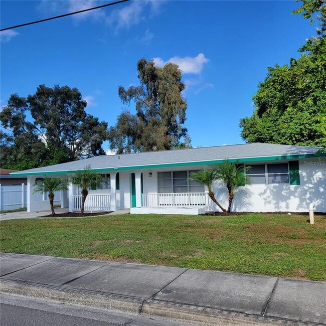 Foto del edificio - 3439 McIntosh Rd