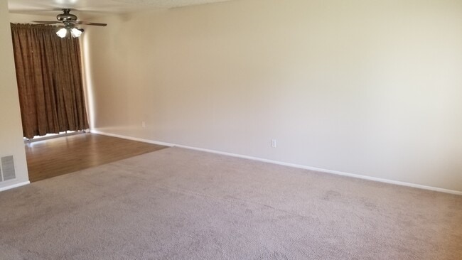 Building Photo - 15077 Varsity St