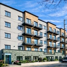 Building Photo - 356-370 Bayview Ave