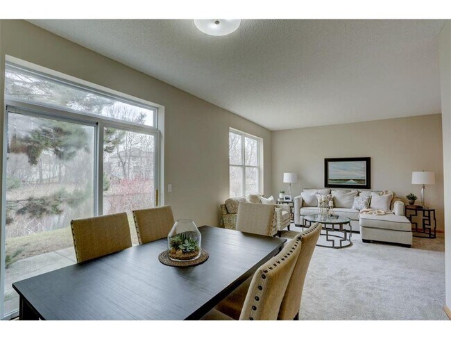 Foto del edificio - 9008 Comstock Ln N