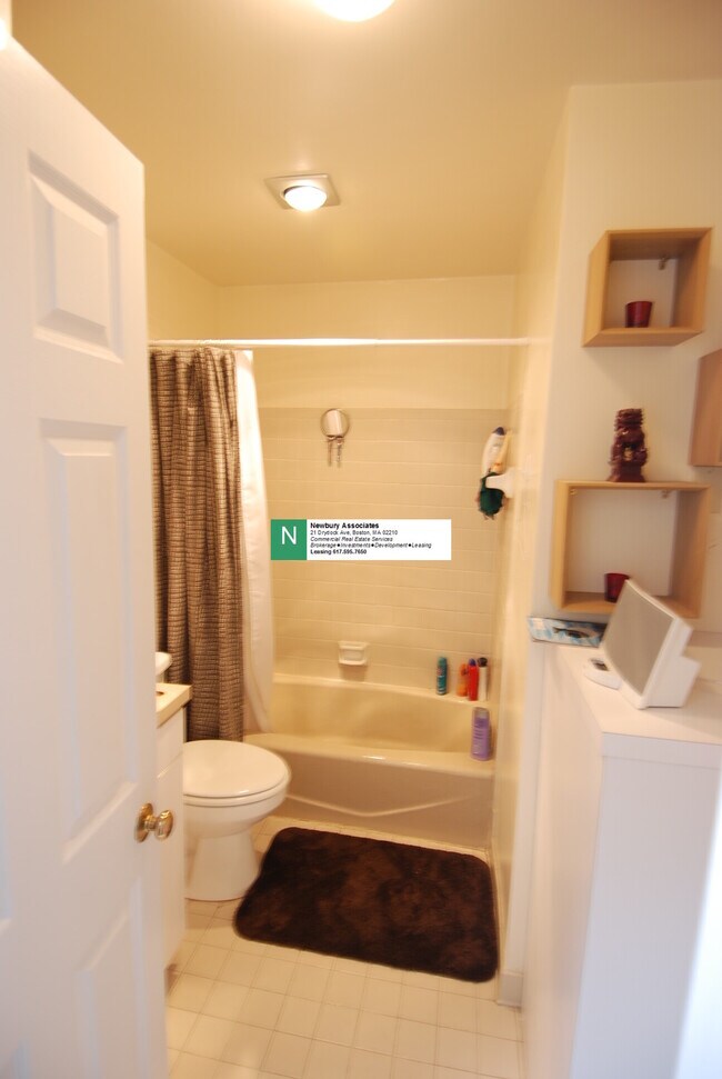 Foto del edificio - 74 Tyler St