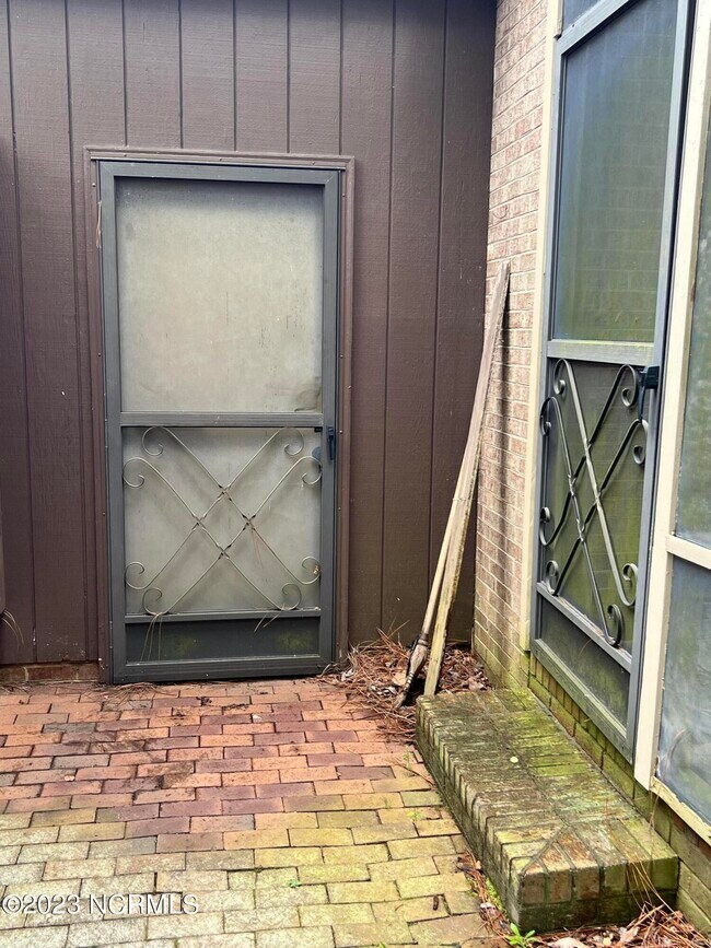 Building Photo - 101 Sandham Ct