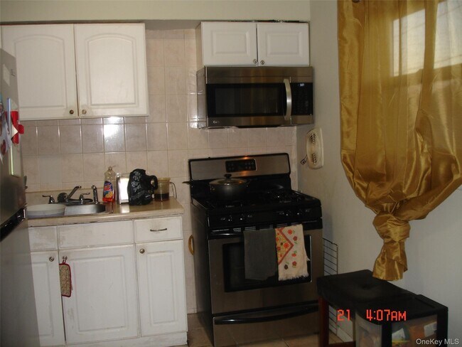 Foto del edificio - 17 Stewart Ave