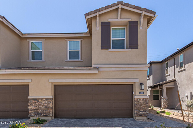 Building Photo - 5835 E Rose Garden Ln