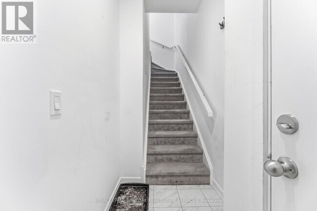 Building Photo - 342 - 3062 SIXTH LINE