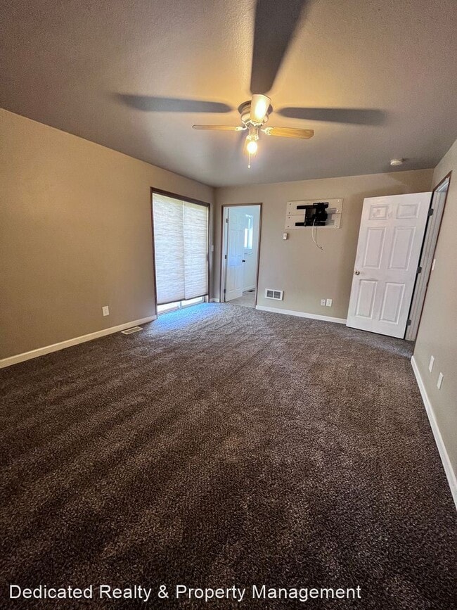 4 br, 3.5 bath House 1191 E Selah Rd House Rental in Yakima, WA