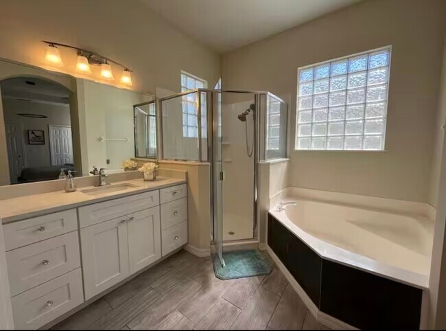 Foto del edificio - 554 Lockbreeze Dr