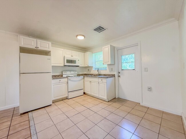 Building Photo - 3075 Floweva St