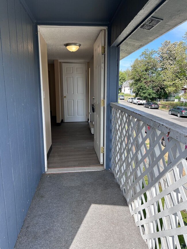 Building Photo - 2101 W Mallon Ave
