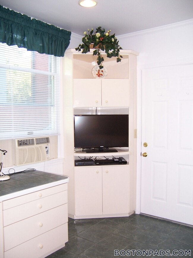 Building Photo - 79 Harvey St