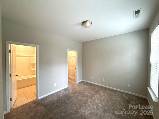 Foto del edificio - 1138 Doveridge St