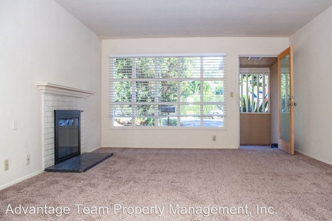Building Photo - 8236 La Jolla Shores Dr