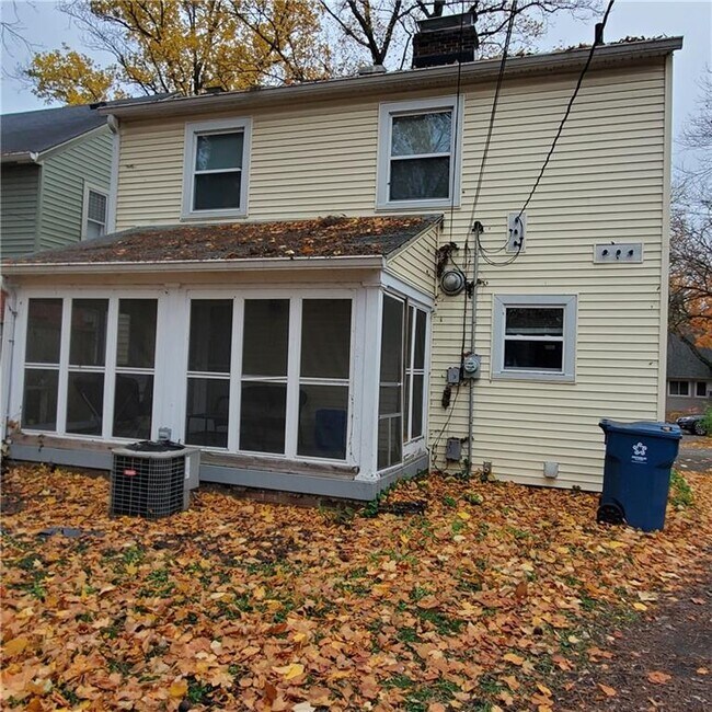 Building Photo - 4635 Rookwood Ave