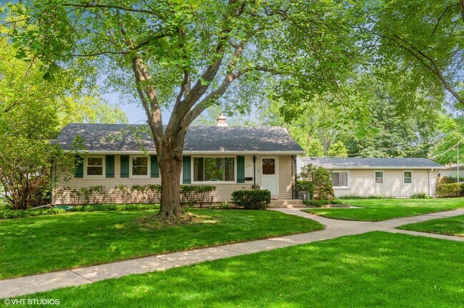 Foto del edificio - 651 Hermitage Dr