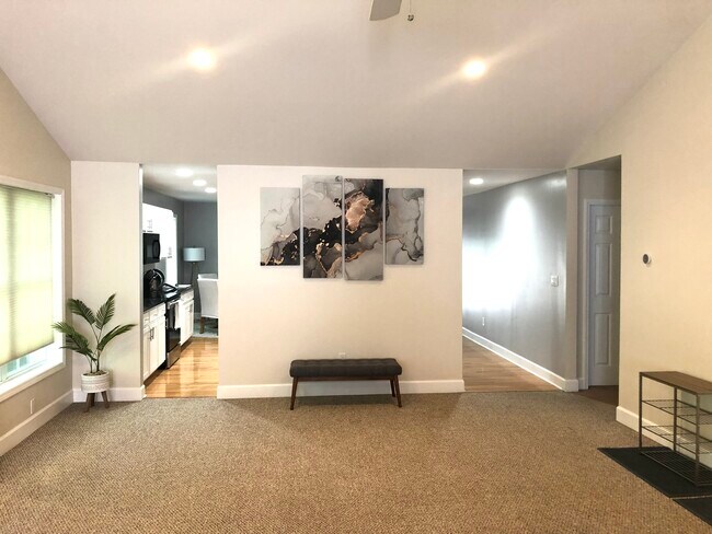 Sala de estar/entrada - 14 Dyer Switch Rd