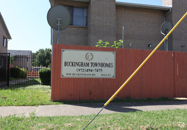 Building Photo - Buckingham Townhomes